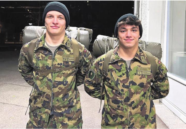 Saya Brunner (rechts) teilt in der Spitzensport-Rekrutenschule das Zimmer mit dem Willisauer Florian Bissig. Beide stehen am Samstag auf der Matte. «Speziell, dass wir vor diesem Duell im selben Zimmer schlafen», sagt Brunner. Bilder: zg/Archiv