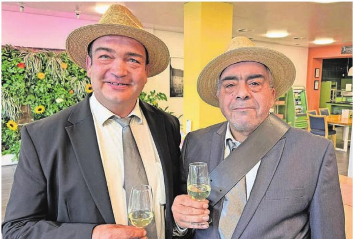Für 25 Jahre aktives Musizieren geehrt: Thomas Ledermann (links) und Giusi Arcuri werden am Jahreskonzert zu kantonalen Veteranen. Bild: zg