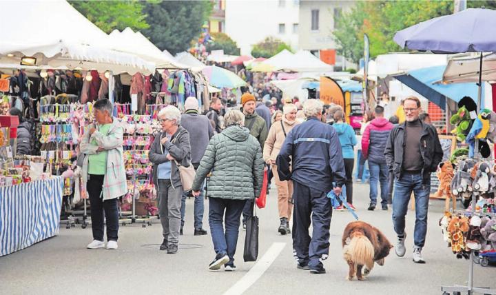 Der Markt ist ein beliebter Treffpunkt und das Hindurchschlendern ein vergnüglicher Zeitvertreib.