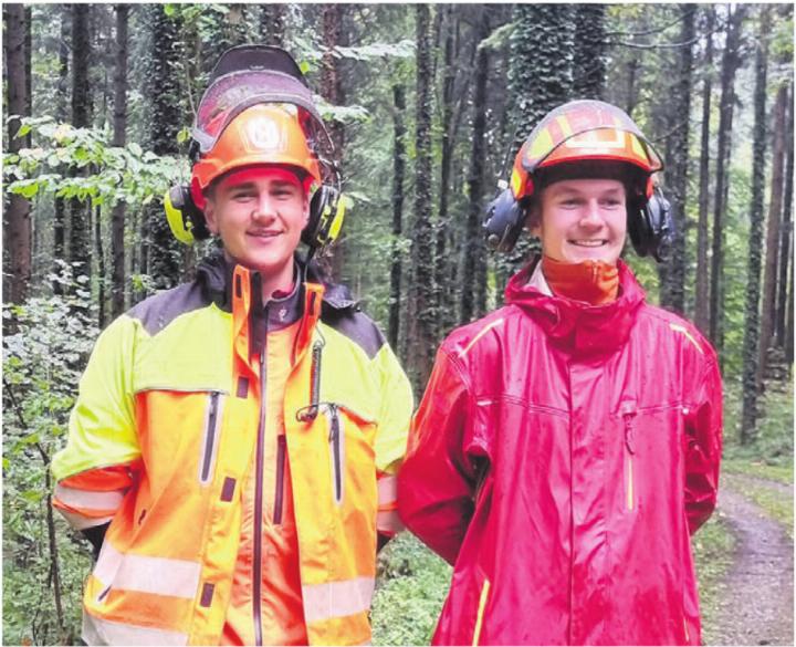 Jan Schärer, links, und Gian Riner, zwei der 25 Kursteilnehmer. Bild: Verena Anna Wigger