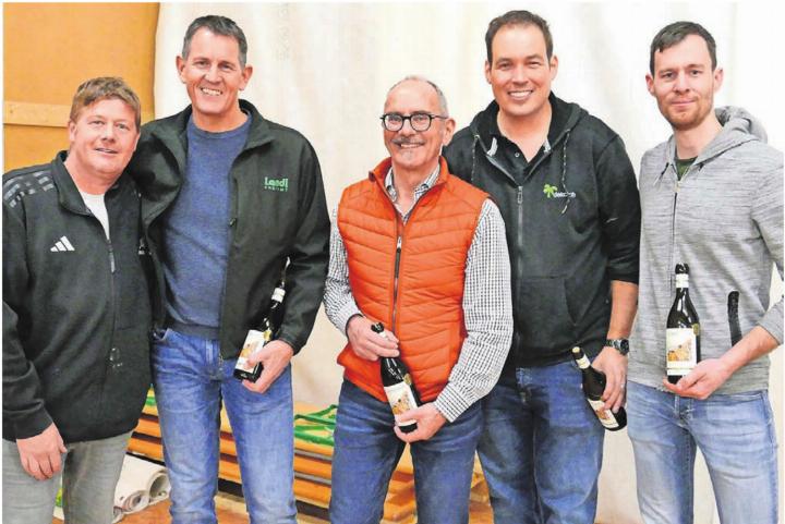 Die Protagonisten des Gewerbe-Treffs, von links: Peter Wyrsch (Präsident Gewerbekommission), Adrian König (Bereichsleiter Agro), Daniel Strebel (Geschäftsleitung Landi), Florian Rutz (Inhaber Dekorationsvermietung) und Michael Grod (Geschäftsinhaber Strebel Maschinen Service). Bilder: Richard Gähwiler