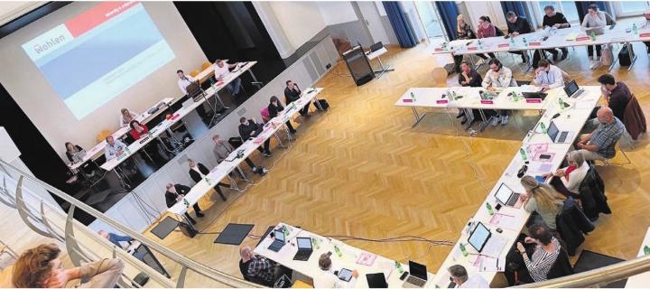 Der Einwohnerrat tagt im Casino in der aktuellen Zusammensetzung noch zweimal. Auf die Verteilung der 40 Mandate für die nächste Legislaturperiode darf man gespannt sein – am 30. November entscheidet das Stimmvolk darüber. Bild: Archiv Der Einwohnerrat tagt im Casino in der aktuellen Zusammensetzung noch zweimal. Auf die Verteilung der 40 Mandate für die nächste Legislaturperiode darf man gespannt sein – am 30. November entscheidet das Stimmvolk darüber. Bild: Archiv