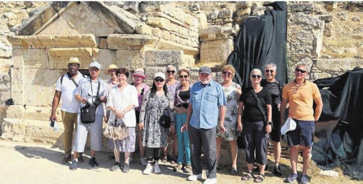 Die Reisegruppe vom Pastoralraum Unteres Freiamt beim Philippus-Grab. Bild: zg