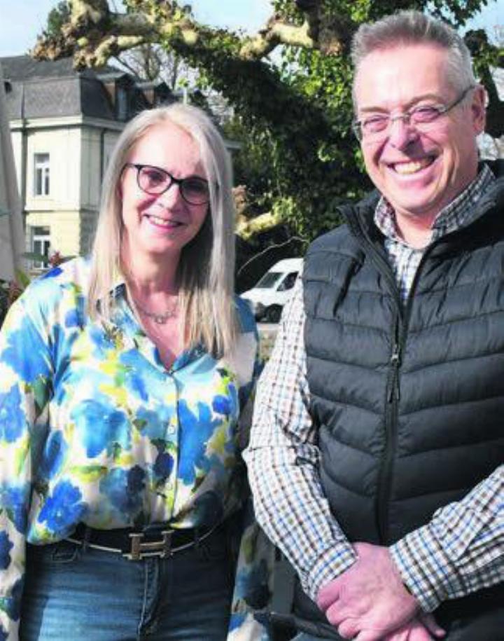 Freuen sich auf die Flohmarkt-Premiere: Brigitte Veil, Präsidentin Lions Club Bremgarten-Reusstal, und Marc Läuffer. Bild: dm