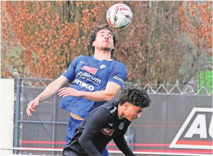 Santiago Brunner (links) gewinnt das Kopfballduell gegen seinen Gegenspieler. Wohlen hielt in der intensiven Partie lange gut mit. Am Ende rächten sich verpasste Chancen und Unachtsamkeiten in der Abwehr. Bild: Josip Lasic Santiago Brunner (links) gewinnt das Kopfballduell gegen seinen Gegenspieler. Wohlen hielt in der intensiven Partie lange gut mit. Am Ende rächten sich verpasste Chancen und Unachtsamkeiten in der Abwehr. Bild: Josip Lasic