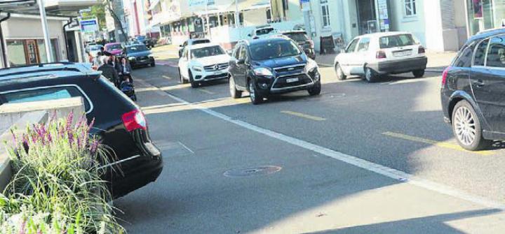 Das Zentrum von Wohlen ist regelmässig überlastet. Der neue KGV setzt zwar stark auf Fuss-, Velo- und öffentlichen Verkehr, soll aber auch dazu beitragen, dass auch der motorisierte Verkehr wieder flüssiger vorankommt. Bild: Archiv
