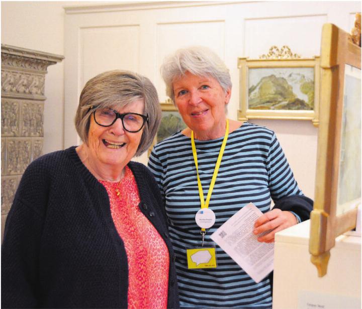 Cécile Hoffelner (links) und Monika Knecht geniessen die gemeinsamen Stunden im Museum. Bild: Annemarie Keusch
