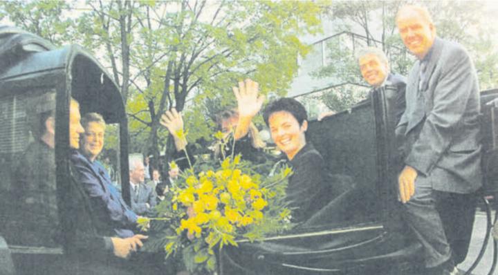 Die CVP-Bundesrätin Ruth Metzler wird in Wohlen empfangen. Bild: Archiv