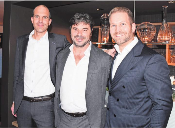 Interessante Einblicke garantiert (v. l.): Martin Schertenleib (Regionenleiter Valiant AG), Fussball-Experte und Trainer Ciriaco Sforza, Alexander Müller (Berater Unternehmenskunden Valiant AG). Bilder: Daniel Marti Interessante Einblicke garantiert (v. l.): Martin Schertenleib (Regionenleiter Valiant AG), Fussball-Experte und Trainer Ciriaco Sforza, Alexander Müller (Berater Unternehmenskunden Valiant AG). Bilder: Daniel Marti