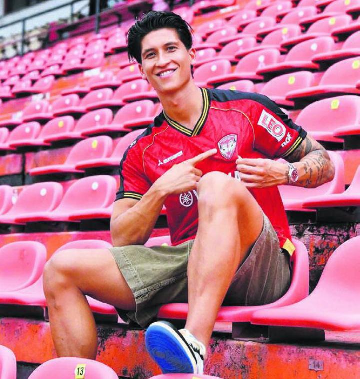 Trägt stolz das Trikot von Muangthong United: Michael Kempter. Bild: zg