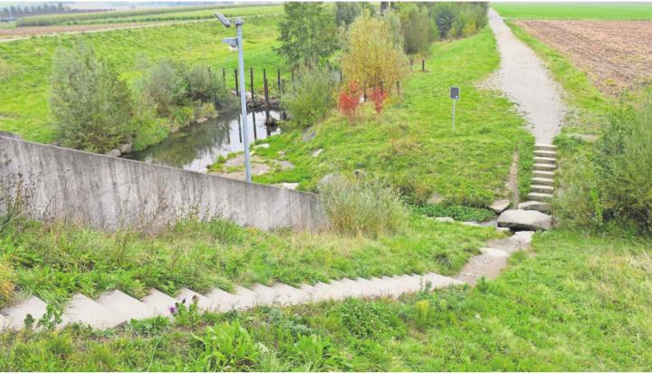 Die gefährliche Stelle beim Büelisacherkanal wird endlich behoben: Eine neue Fusswegquerung wird für die längst verlangte Sicherheit sorgen.
Bild: Daniel Marti