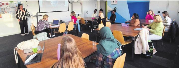Der Workshop der Fachstelle Integration war gut besucht. Teilnehmende aus verschiedenen Nationen profitierten.
Bild: zg