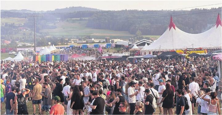 15 000 Menschen sind ans Hive Air 2025 gekommen. Die Besucherzahlen wurden von Ausgabe zu Ausgabe weniger. Nun braucht es eine Pause. Bild: spr 15 000 Menschen sind ans Hive Air 2025 gekommen. Die Besucherzahlen wurden von Ausgabe zu Ausgabe weniger. Nun braucht es eine Pause. Bild: spr