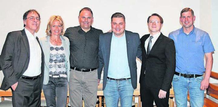 Der Vorstand der SVP Bezirk Muri mit Marcel Dettling, Parteipräsident der SVP Schweiz. Bild: zg