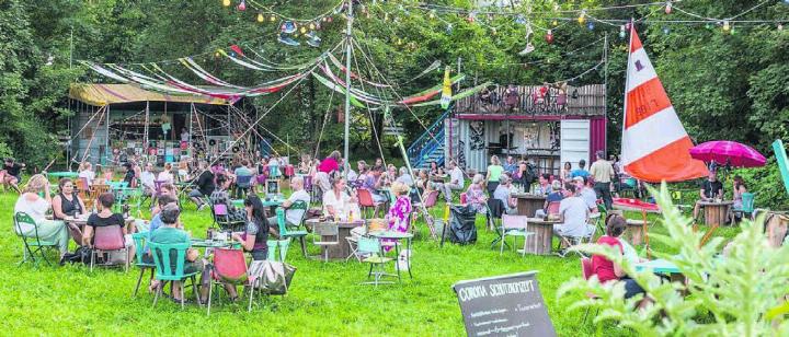 Die Mitte-Fraktion möchte, dass die Sommerbar auch während dem Bau der Überbauung der Stach AG aufgestellt werden kann. Bild: Archiv