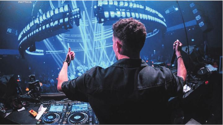 Vor Kurzem trat Jan Becker im weltberühmten «Worldhouse Pattaya» in Thailand auf. «Für mich ein grosser Meilenstein in meiner Karriere», sagt der Bremgarter. Bilder: zg/huy