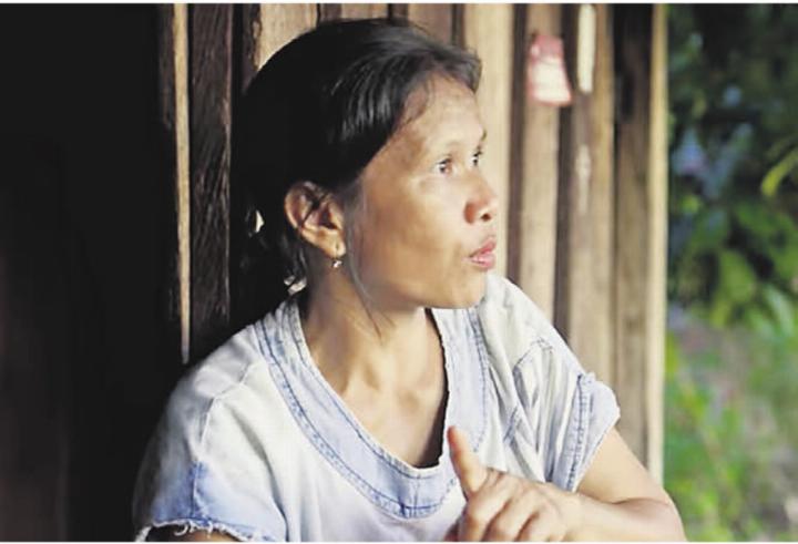 Szene aus dem Dokumentarfilm «Macht und Ohnmacht»: Eine Betroffene berichtet von den Folgen des Bergbaus für Mensch und Umwelt. Bild: zg