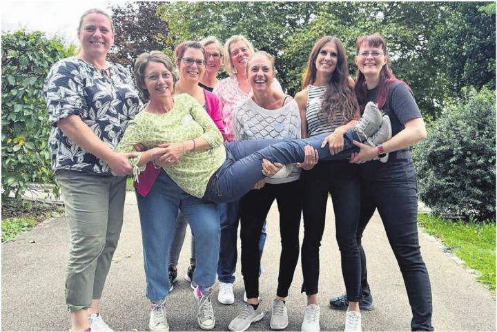 Sie organisierten dieses Jahr mit viel Herzblut den Ferienpass: (v. l.) Sonja Ryser, Sylvia Koch, Nadia Kälin, Nadine Lang, Claudia Steinmann, Tamara Nussbaumer, Cornelia Ingold und Caroline Markwalder. Bild: zg
