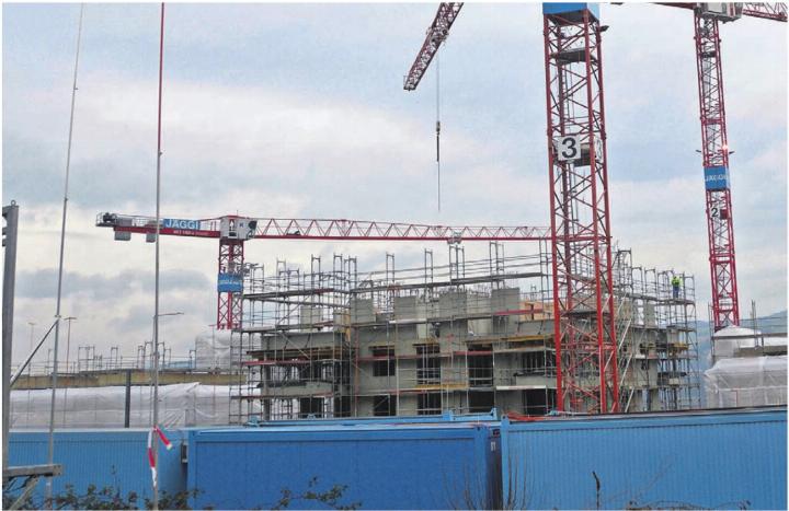 Mehrfamilienhäuser, die in die Höhe wachsen: ein Bild, das man im Jahr 2023 im Kanton oft gesehen hat. Private Auftraggeber investierten 3208,4 Millionen Franken in Bauprojekte. Bild: Archiv