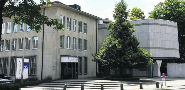 Einst der Sitz der Neuen Aargauer Bank, dann der CS: Das Bankhaus an der Zentralstrasse 53 wird nach der Zusammenlegung die UBS beheimaten. Bild: Daniel Marti