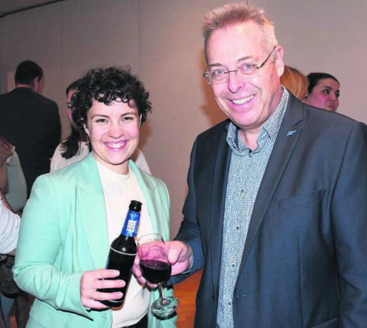 Dieses Duo wird in den nächsten beiden Jahren an der Spitze des Dorfparlaments stehen – und hoffentlich harmonieren: Vizepräsidentin Julia Frischknecht und Einwohnerratspräsident Marc Läuffer.