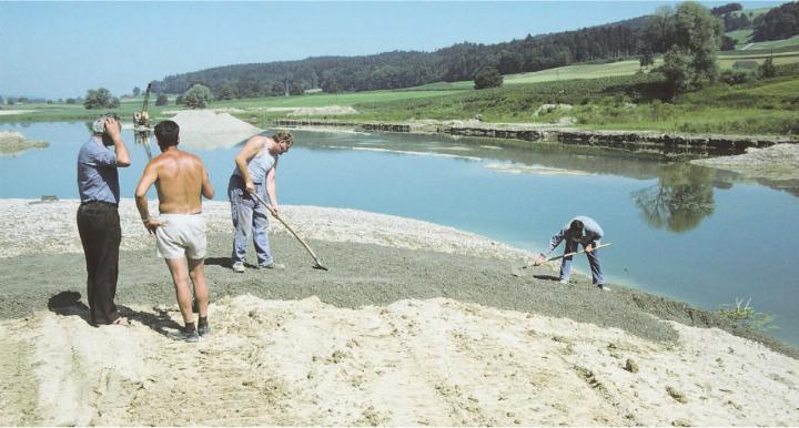 Vor 50 Jahren wurde ein Naherholungsgebiet für die ganze Region realisiert: Die Inseln im Flachsee wurden betoniert. Bild: Erich Kessler, Stiftungsrat, Stiftung Reusstal