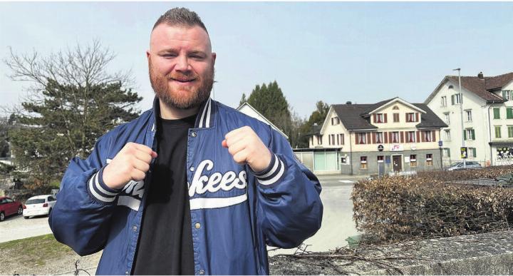 190 cm gross, 130 kg schwer: Der MMA-Kämpfer Moreno Kacapor will es in die UFC schaffen. Bild: Stefan Sprenger