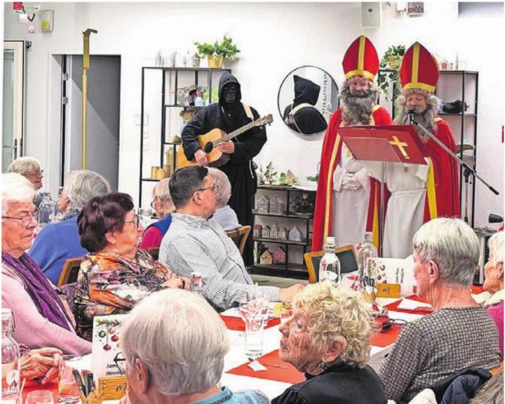 Die Samichläuse unterhielten die Besucher im St. Martin aufs Beste. Bild: zg