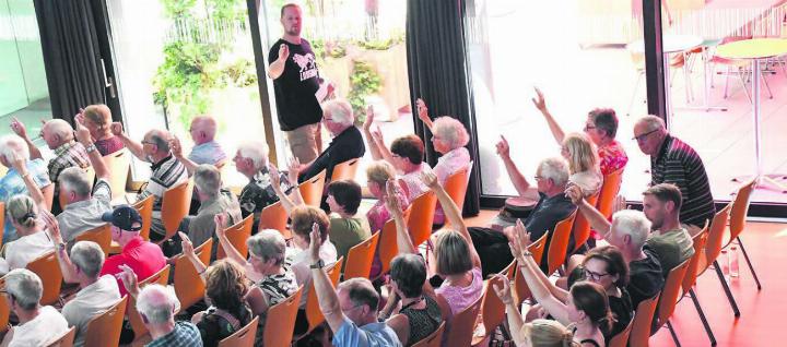Die Ortsbürgerinnen und Ortsbürger diskutierten heftig um die Initiative, die (zu) spät lanciert wurde. Letztlich wurde der Antrag nun angenommen. Bild: Daniel Marti