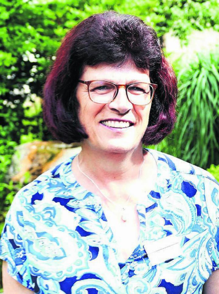 Eine wertvolle Stütze nimmt Abschied: Regina Grüninger verlässt nach 35 Jahren das Wohn- und Pflegezentrum Bifang und geniesst von nun an den Ruhestand. Bild: Stefan Treier