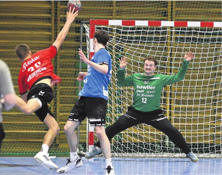 Im Tor gehört Ivo Rütimann zu den besten Goalies der gesamten 1. Liga. Der TV Muri will mit den vielen Fans im Rücken nun für einen fulminanten Saisonendspurt sorgen.
Bild: Alexander Wagner