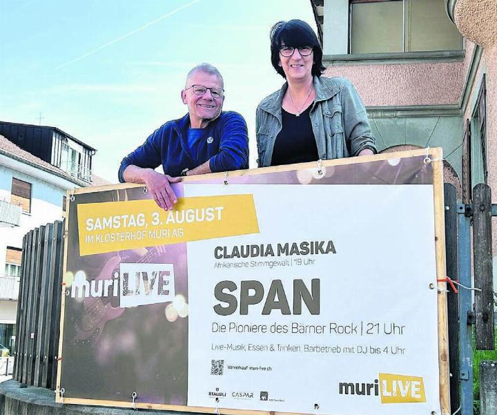 Zu zweit stellen sie Muri-Live auf die Beine und hoffen, dass viele Leute am 3. August dabei sind: Markus Bohren und Paula Loher-Staubli. Bild: Annemarie Keusch