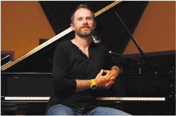 Thomas Lüscher lernte zunächst Mundharmonika, später kamen Akkordeon und Klavier hinzu. Bild: pd