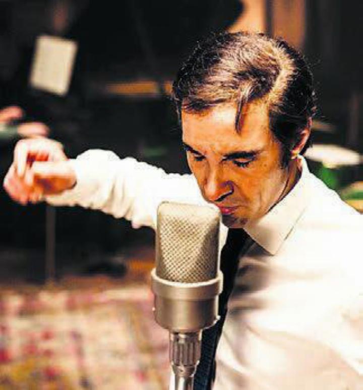 Schauspieler Tahar Rahim hat für diese Rolle den Sänger genau studiert. Bild: zg