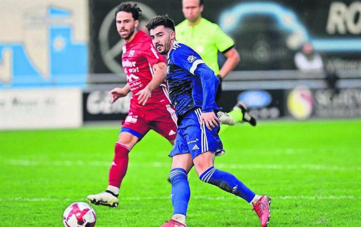 Momo Seferi im Trikot des FC Wohlen in einem Derby gegen den FC Muri. Nächste Saison spielt der Dottiker für die Murianer. Er ist eine von zahlreichen Verstärkungen des Absteigers. Bild: Archiv/awa