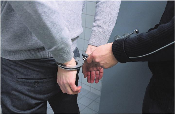 Mitte-Einwohnerrat Harry Lütolf findet es stossend, wenn ausländische Kriminelle von der staatlichen Fürsorge leben. Darum lancierte er einen Vorstoss zu diesem Thema. Bild: pixabay