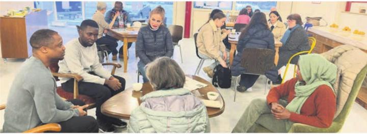 Erzählcafé im GZ Muri: Austausch in kleinen Gruppen. Einer von vielen verschiedenen Anlässen von MuriMundo. Bild: zg