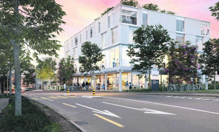 Passt optimal ins Quartier: An der Friedhofstrasse realisiert die Raiffeisenbank Wohlen mit der Überbauung «Reach 17» (von Süden aus gesehen) einen vielfältigen Begegnungsort, der Wohlen und das Freiamt bereichern soll. Bild: pd