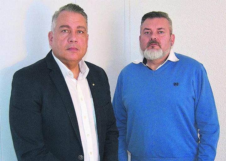 OK-Vizepräsident Carlo Ariu (links) und OK-Präsident Rafael Hernandez bedauern das grosse Defizit des Mutschälle Fäschts. Sie möchten mit verschiedenen Massnahmen Geld generieren, um die noch offenen Rechnungen zu zahlen. Bild: Roger Wetli