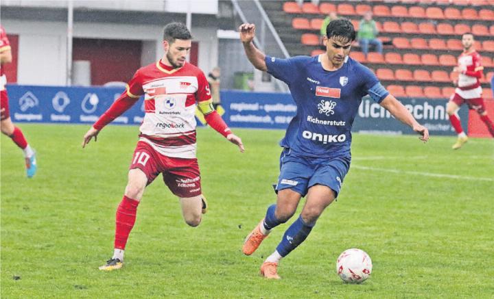 Wohlens Bijan Dalvand (rechts) gegen Solothurn-Captain Hannes Hunziker. Dalvand übernimmt nach dem Platzverweis für Pnishi die Captainbinde beim FCW. Nach der zweiten strittigen Schiedsrichterentscheidung wäre er am liebsten mit dem ganzen Team vom Platz gegangen. Bild: Josip Lasic