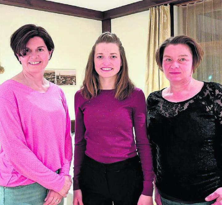 Claudia König, neues Vorstandsmitglied, Theresia Zumbühl und Martina Burkart, neue Produzentinnen der Oberfreiämter Buurechuchi (von links). Bild: zg
