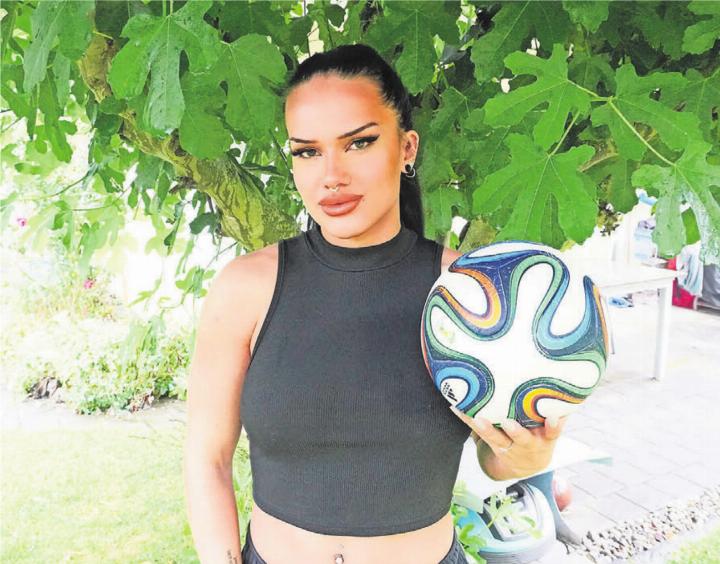 Der Fussball ist die zweite grosse sportliche Leidenschaft von Nadina Schaniel.