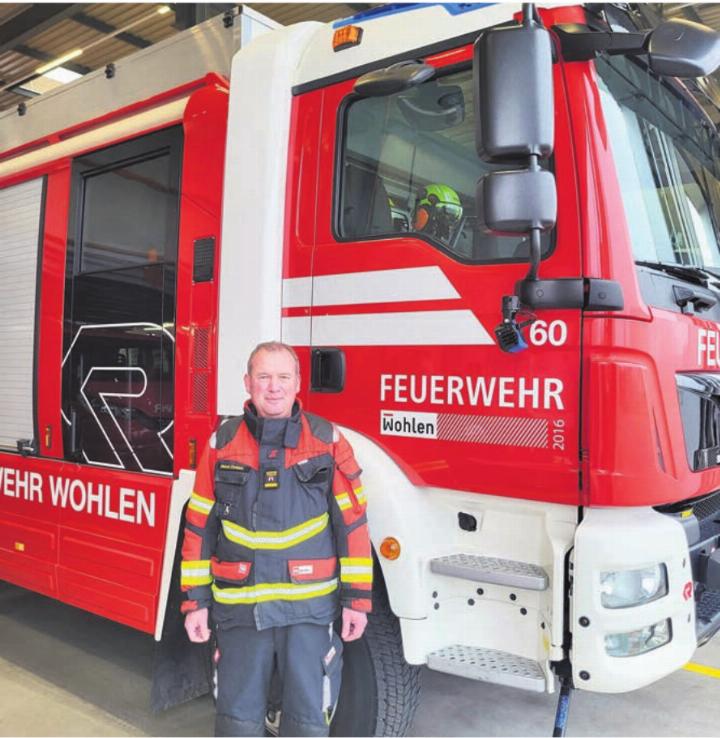 Für die Angehörigen der Feuerwehr ist Weihnachten nichts Besonderes, der Pikettdienst muss 365 Tage im Jahr sichergestellt sein, erklärt Kommandant Marcel Christen beim Besuch im Magazin. Bild: str Für die Angehörigen der Feuerwehr ist Weihnachten nichts Besonderes, der Pikettdienst muss 365 Tage im Jahr sichergestellt sein, erklärt Kommandant Marcel Christen beim Besuch im Magazin. Bild: str
