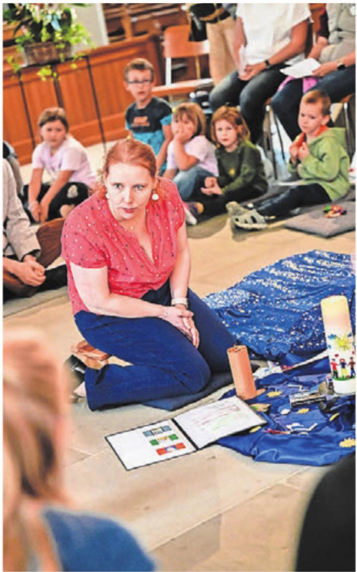 Katechetin Nadja Andermatt erzählte von ihrem Unwetterritual, das sie als Kind vollzog. Bild: zg