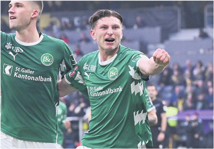 Alessandro Vogt (rechts) durfte als Shootingstar des Schweizer Fussballs letztes Jahr sehr oft jubeln. Bilder: Freshfocus (2), Josip Lasic