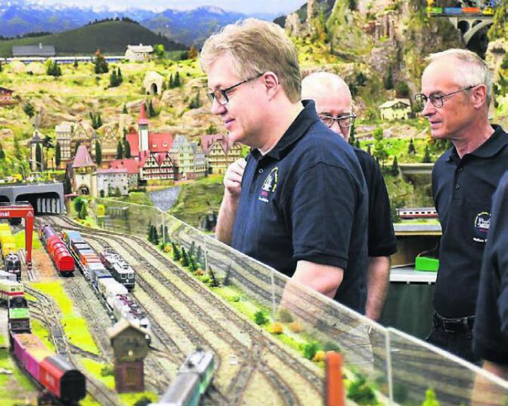 Die Mitglieder des Freiämter Eisenbahn-Amateur-Clubs präsentieren am Jubiläum ihre Anlage. Für Interessierte gibt es einiges zu entdecken. Bild: Archiv/dm