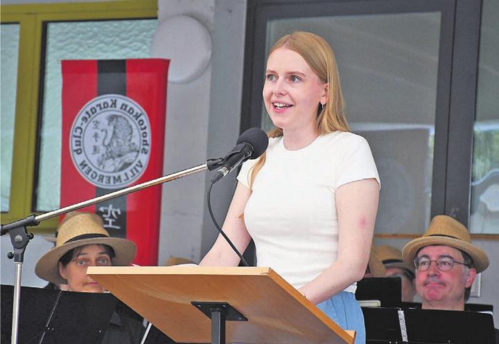 Jacqueline Wick, Präsidentin Junge Mitte Aargau, sprach über das Milizsystem und die Freiwilligenarbeit. Vor allem die Freiwilligenarbeit sei unbezahlbar. Bilder: Daniel Marti / zg (1)