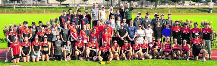 Alle Teilnehmer (und Organisatoren des TV Wohlen) der Erstausgabe der Company Games auf einem Foto. Bilder: Stefan Hotz