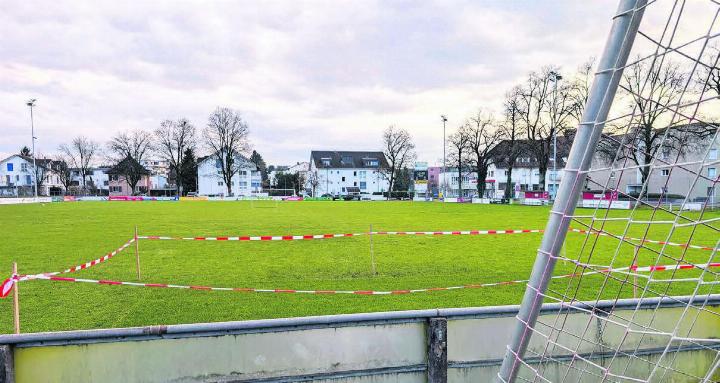Risiko Naturrasen: Immer wieder sind auf der Bärenmatte Teile des Rasens oder gar der ganze Platz unbespielbar. Mit einem Kunstrasen könnte 
der FCB den Platz künftig öfter und intensiver benutzen. Dies würde auch hunderten Juniorenfussballern und -fussballerinnen in Bremgarten zugute kommen. 
Bild: Marco Huwyler
