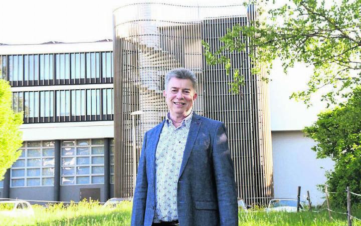 Paul Huwiler, Präsident des Trägervereins St. Leonhard, freut sich über die gelungene Chappelehof-Erneuerung. Und auf die Jubiläumsbenefizanlässe. Bilder: Daniel Marti / pd